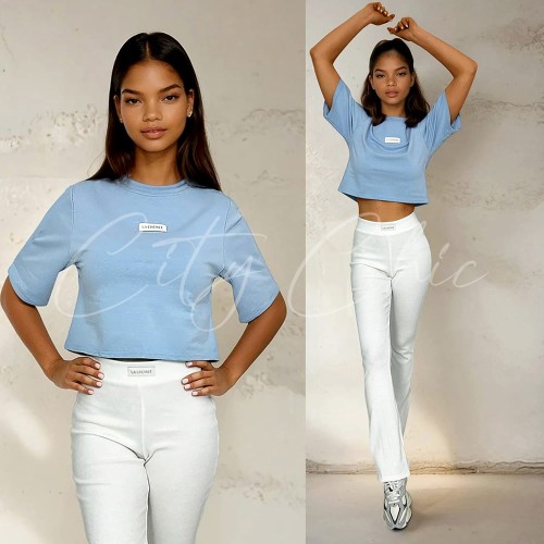 błękitna bluzka z krótkim rękawem