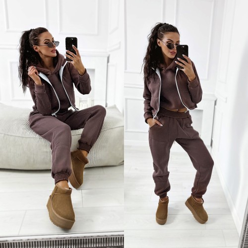 czekoladowy ocieplany dres