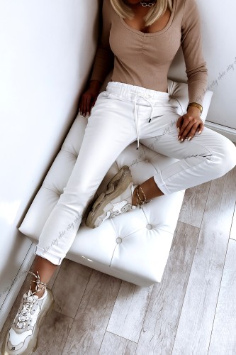 biale-jeansy-damskie-wiazane